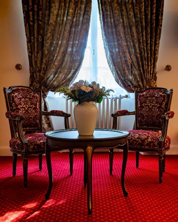 Hotel Restaurant Le Centenaire Les Eyzies Екстериор снимка