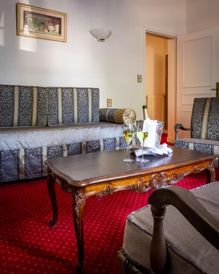 Hotel Restaurant Le Centenaire Les Eyzies Екстериор снимка
