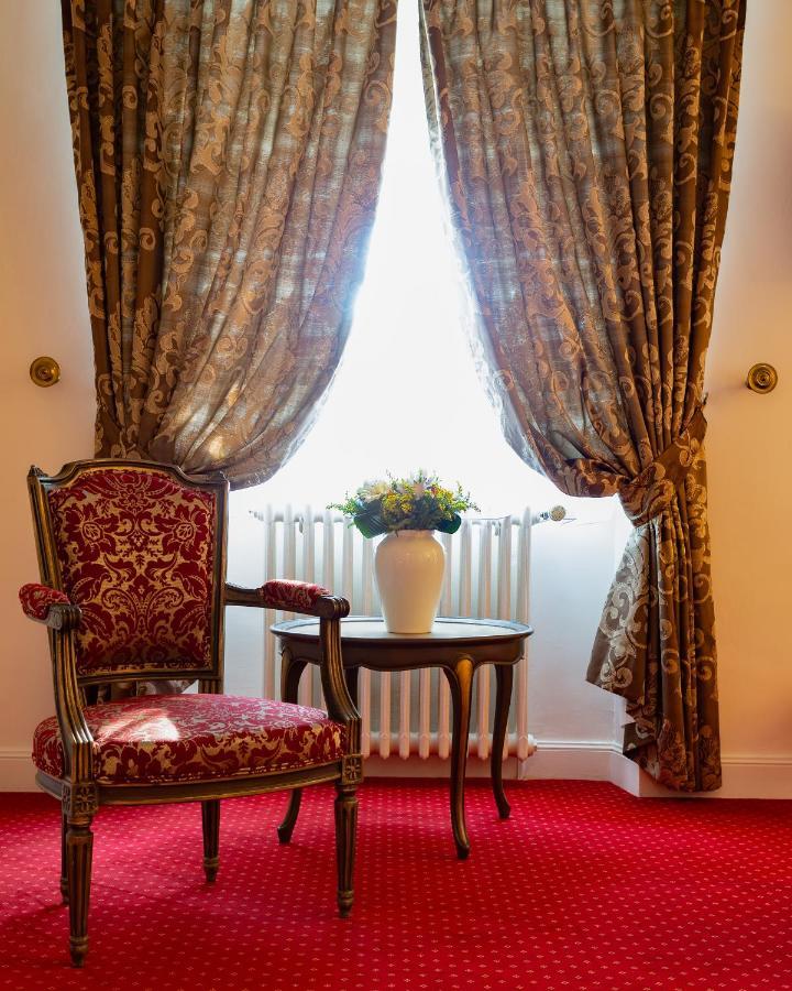 Hotel Restaurant Le Centenaire Les Eyzies Екстериор снимка