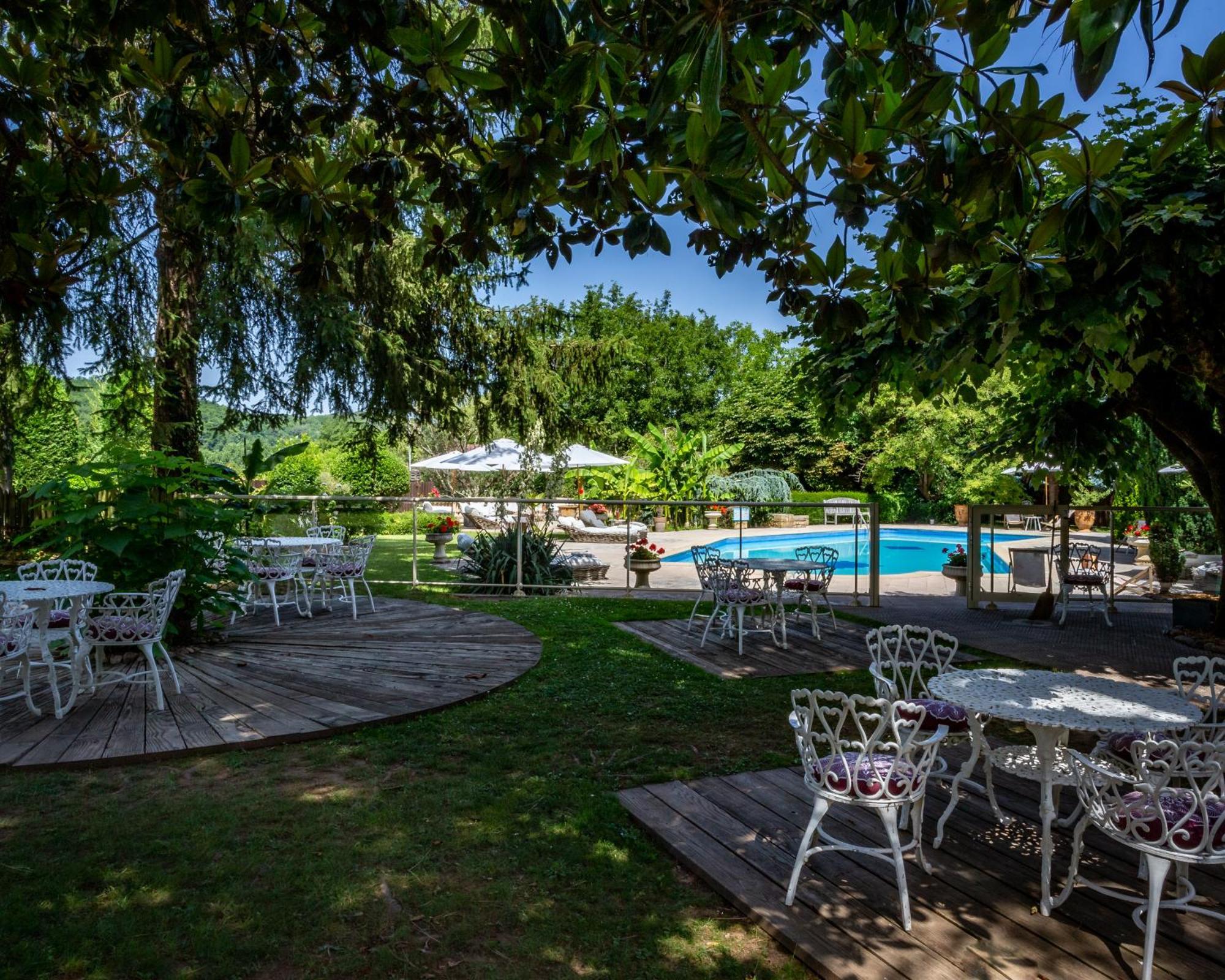 Hotel Restaurant Le Centenaire Les Eyzies Екстериор снимка