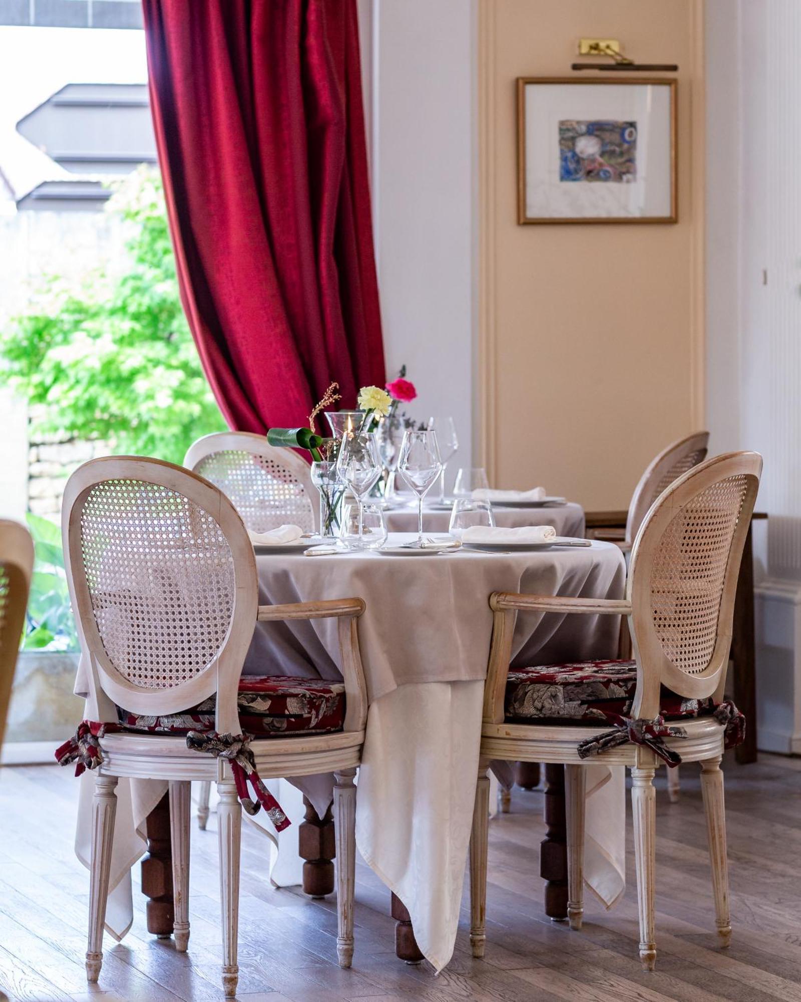 Hotel Restaurant Le Centenaire Les Eyzies Екстериор снимка