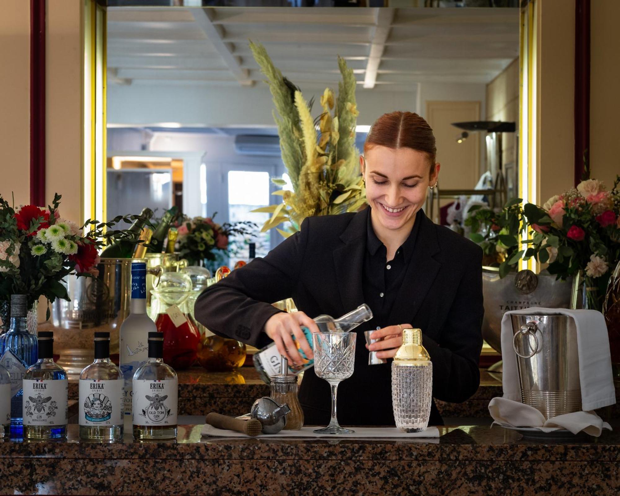 Hotel Restaurant Le Centenaire Les Eyzies Екстериор снимка